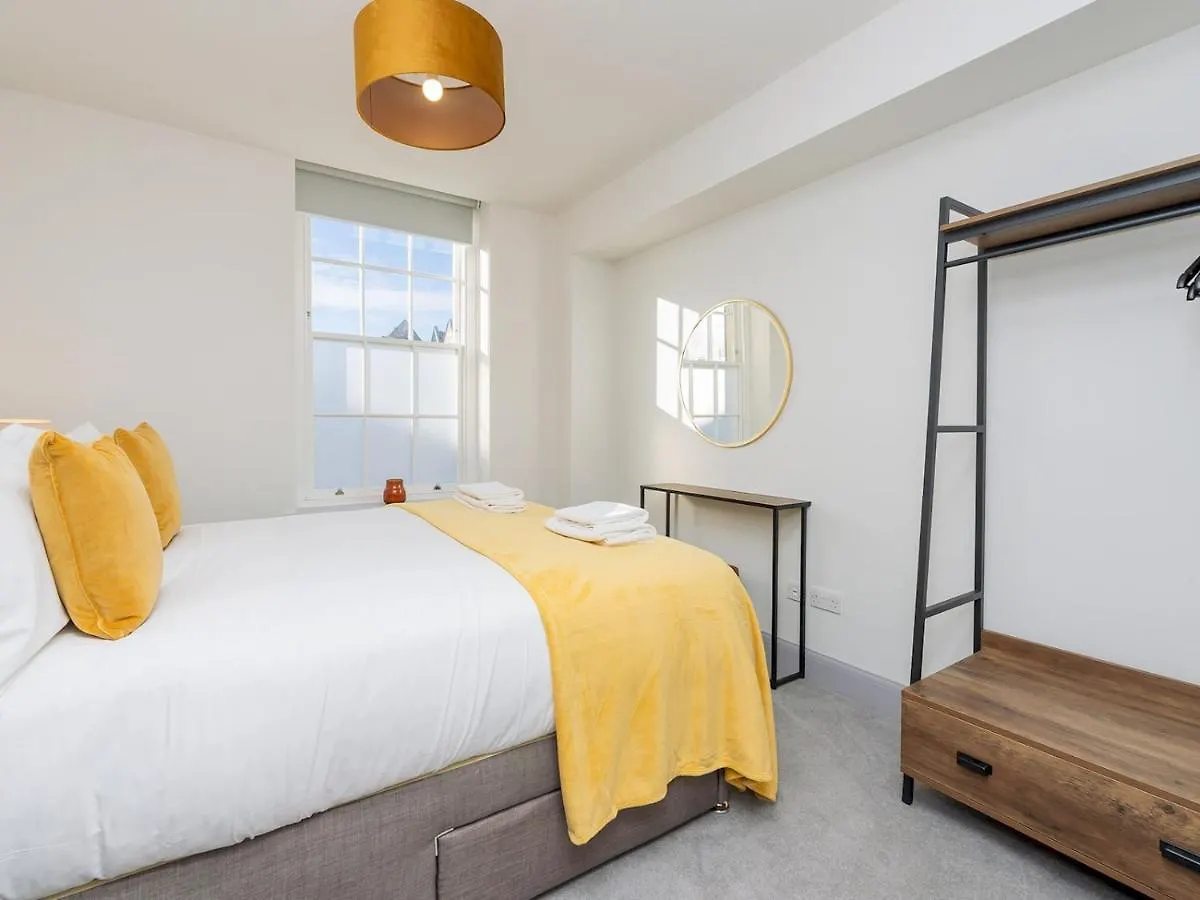 Pass The Keys Stunning 2 Bed Retreat In The Heart Of Bath Apartment 0*,